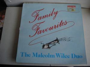 The Malcolm Wilce Duo - Family Favourites (LP) 8232